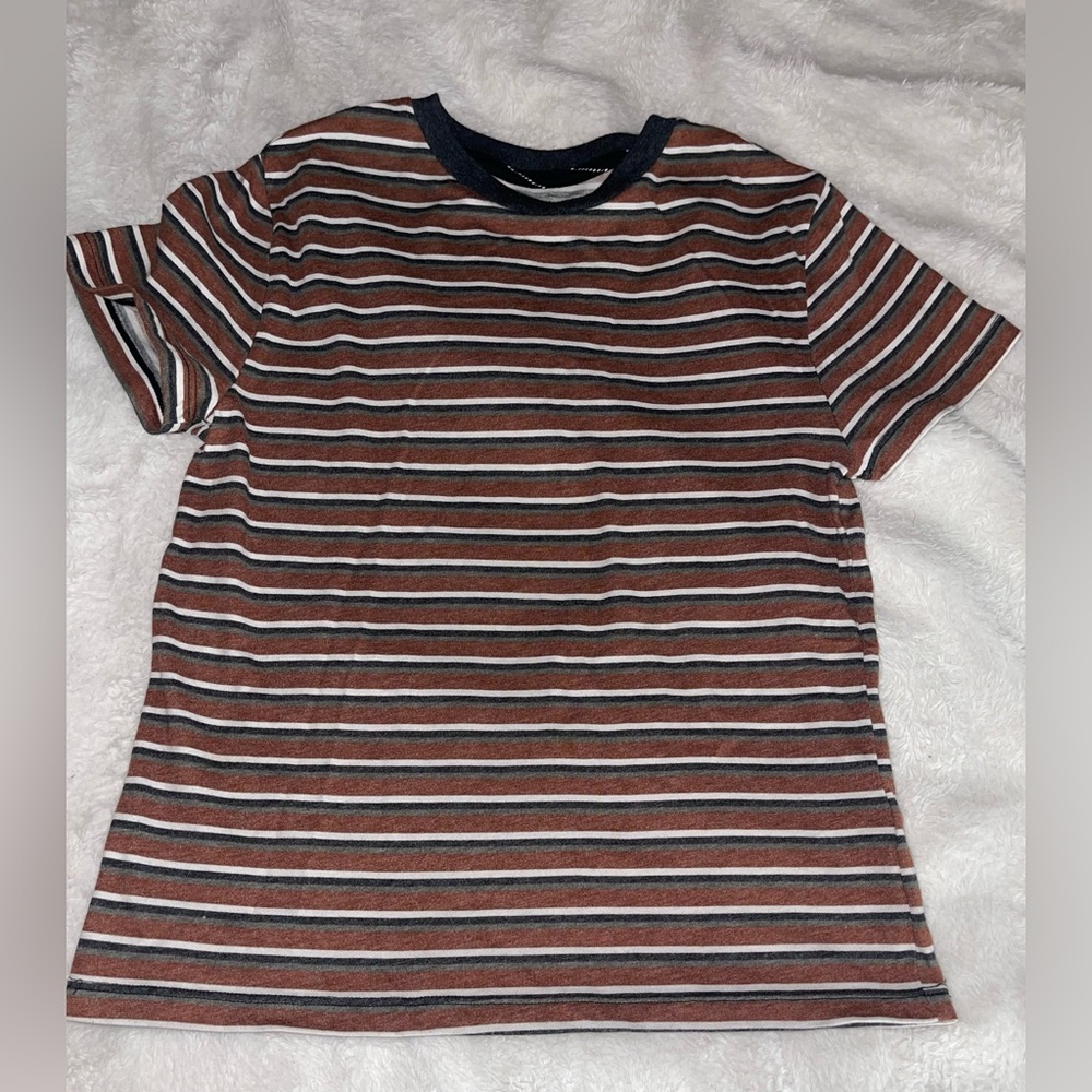 BOYS SHIRTS SIZE 6/7 SIZE SMALL